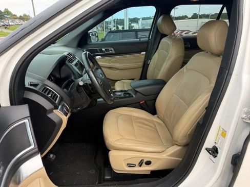 Used 2017 Ford Explorer Limited w/ Equipment Group 301A FWD image 21