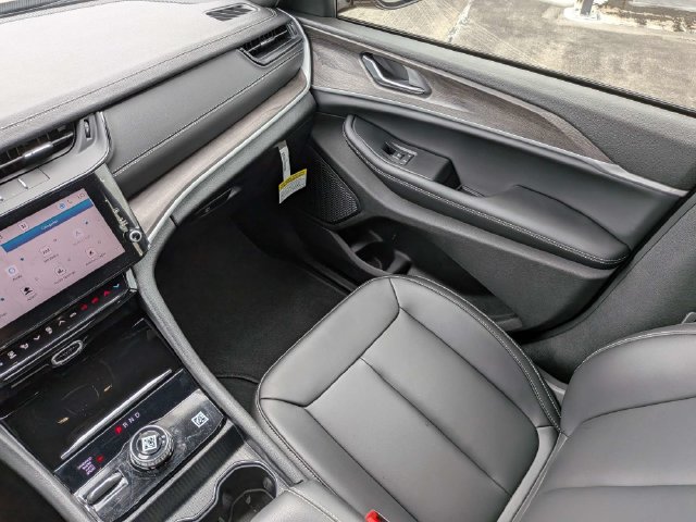 New 2026 Jeep Grand Cherokee Limited w/ Limited Altitude Package AWD/4WD image 19