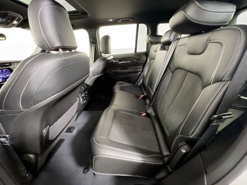 Used 2023 Jeep Grand Cherokee Altitude image 23