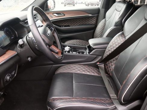 Used 2025 Jeep Grand Cherokee Summit image 14