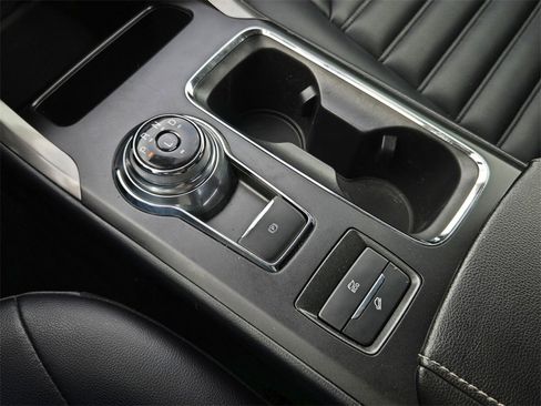 Used 2020 Ford Fusion SEL image 18