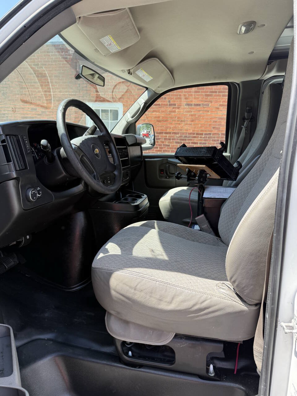 Used 2015 Chevrolet Express 2500 RWD image 16