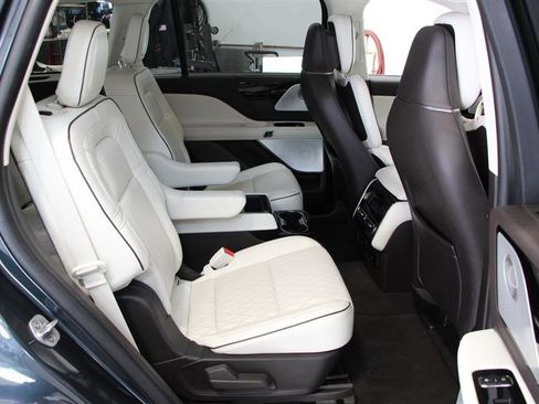 Used 2023 Lincoln Aviator Black Label w/ Class IV Trailer Tow Package image 17