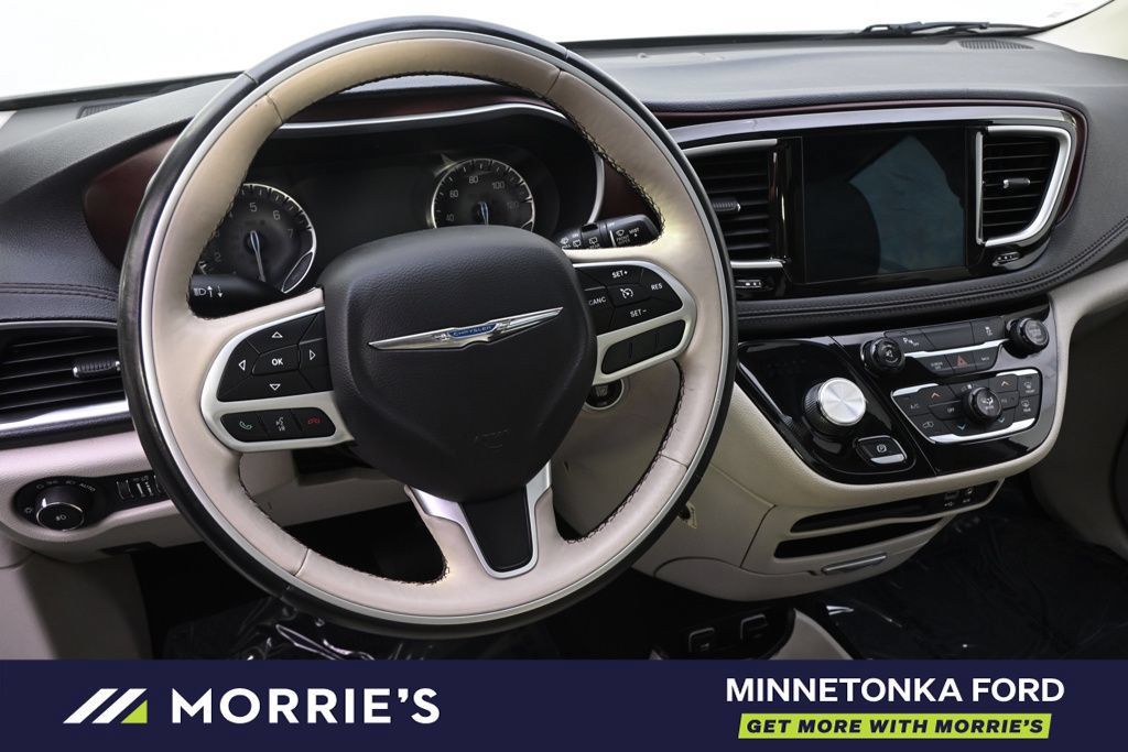 Used 2017 Chrysler Pacifica Limited FWD image 11