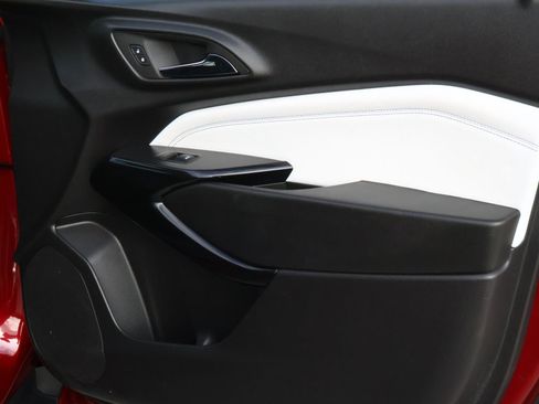 Used 2025 Chevrolet Trax LT w/ LT Convenience Package image 15