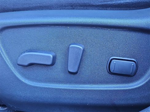 Used 2015 Nissan Rogue SV w/ SV Premium Package image 28