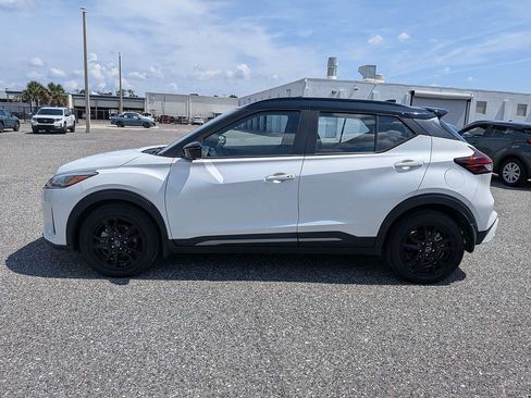 Used 2023 Nissan Kicks SR w/ SR Premium Package FWD image 6