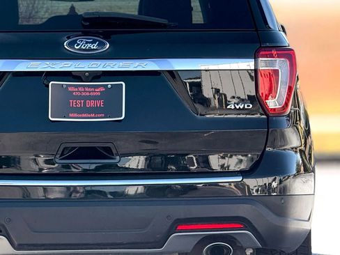 Used 2018 Ford Explorer XLT w/ Equipment Group 202A image 15