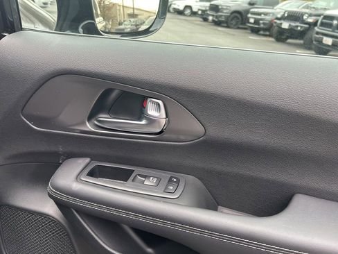 New 2026 Chrysler Pacifica Select image 46