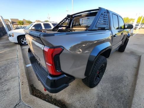 Used 2025 Toyota Tacoma TRD Pro AWD/4WD image 4