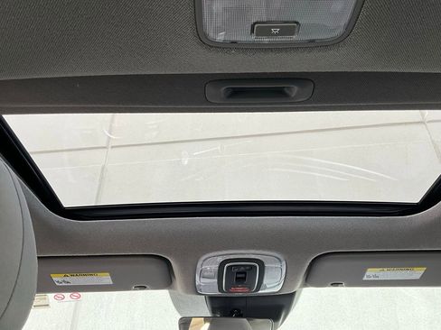 Used 2025 Hyundai Elantra SEL image 18