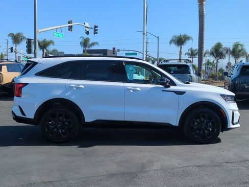 Certified 2023 Kia Sorento SX AWD/4WD image 2