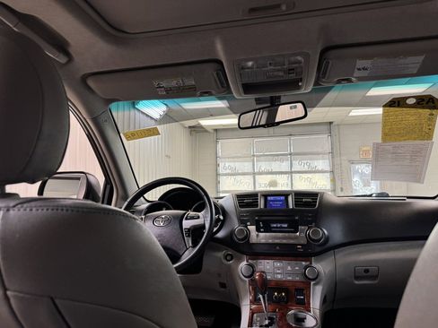 Used 2012 Toyota Highlander Limited image 20