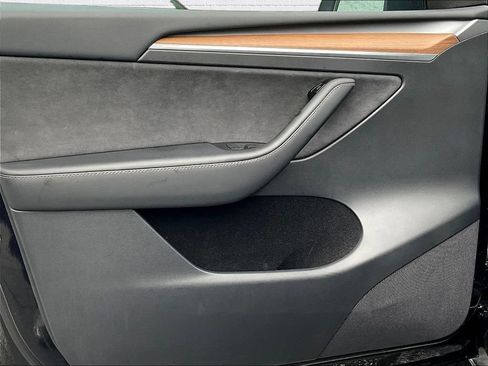 Used 2023 Tesla Model Y 2WD image 15