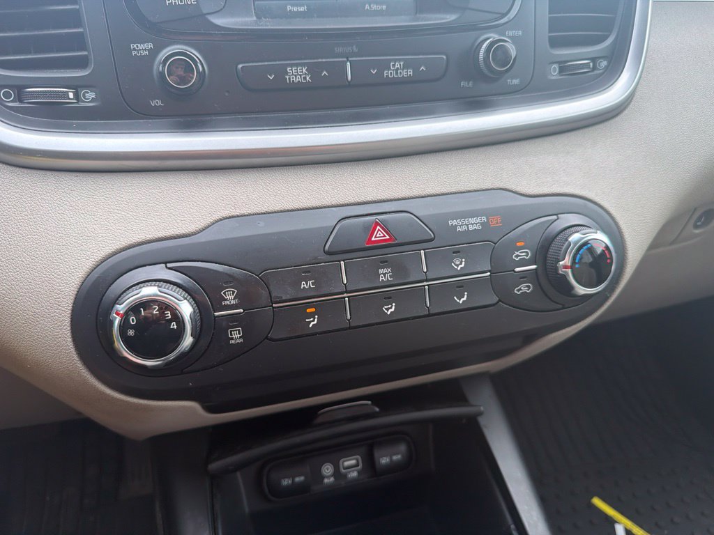 Used 2018 Kia Sorento LX AWD/4WD image 17
