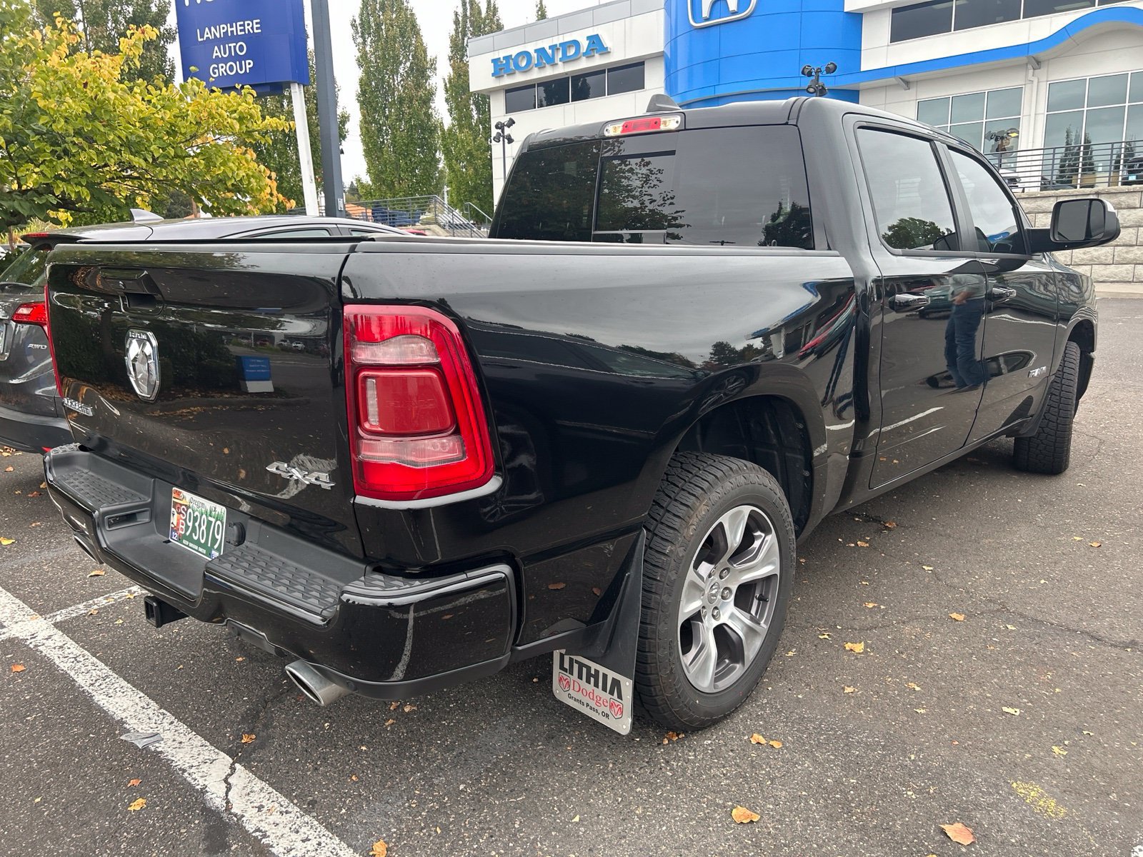 Used 2024 RAM 1500 Laramie AWD/4WD image 4