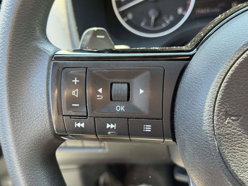 Used 2023 Nissan Rogue SV AWD/4WD image 17