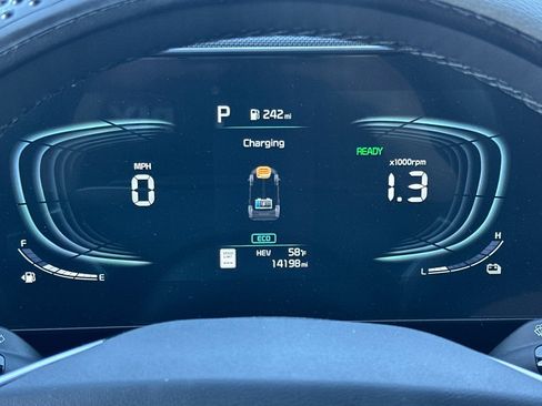 Certified 2025 Kia Niro EX w/ EX Cold Weather Package image 40