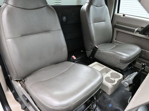 Used 2009 Ford F550 2WD Regular Cab Super Duty image 28
