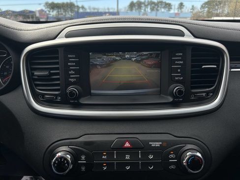 Used 2019 Kia Sorento L image 24