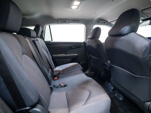 Certified 2025 Toyota Highlander LE image 31