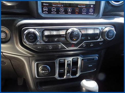 Used 2021 Jeep Wrangler Unlimited Sahara AWD/4WD image 19