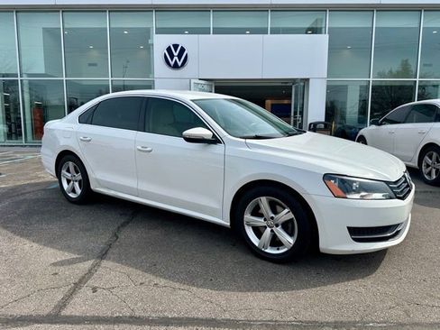 Used 2012 Volkswagen Passat 2.5 SE image 1