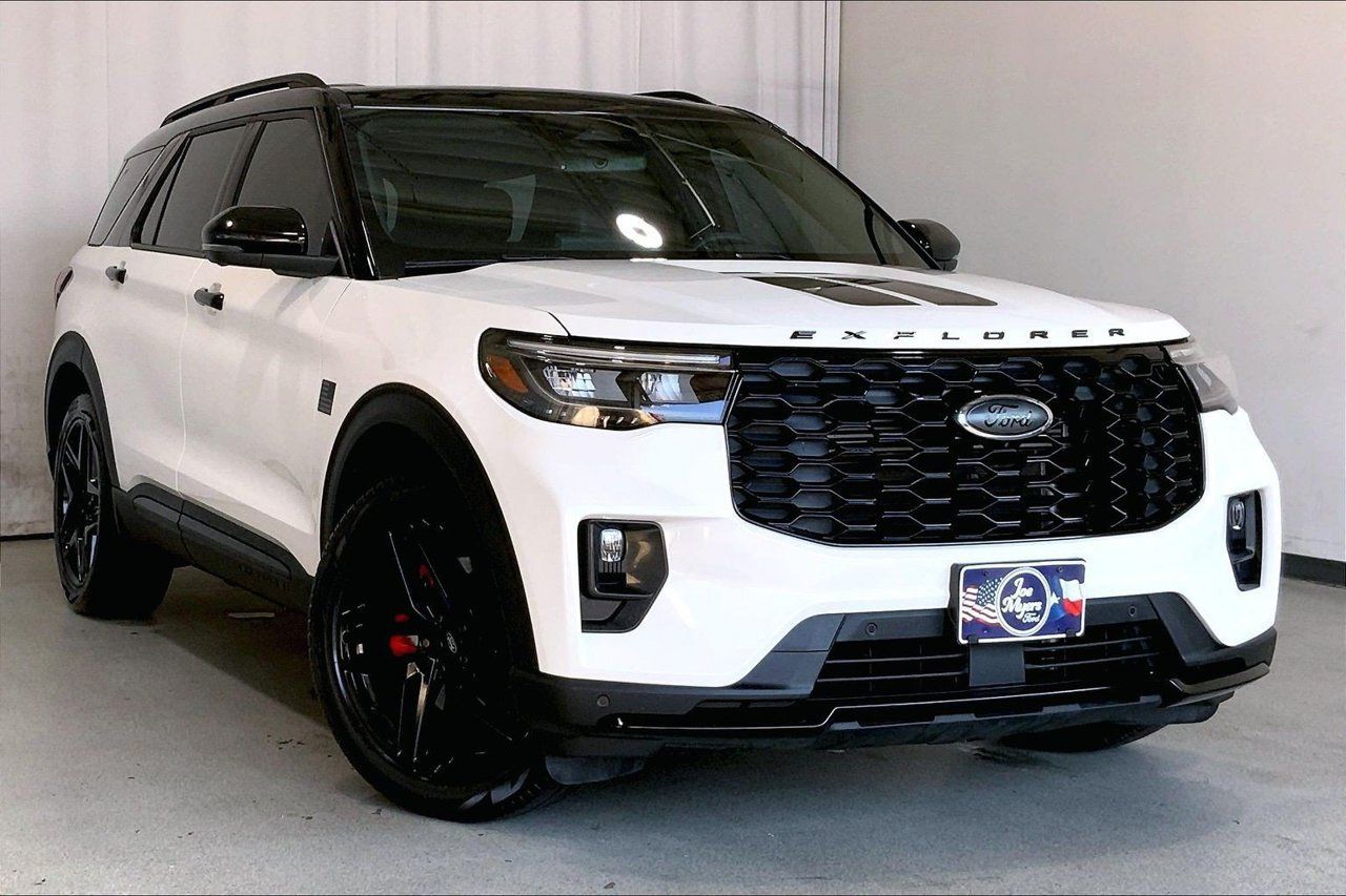Used 2025 Ford Explorer ST AWD/4WD image 34