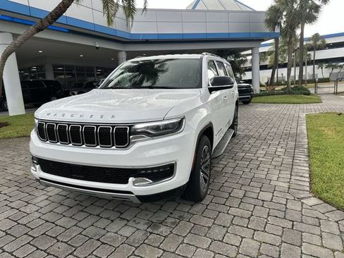 Used 2024 Jeep Wagoneer L Series II w/ Flexible Seating Group AWD/4WD image 18