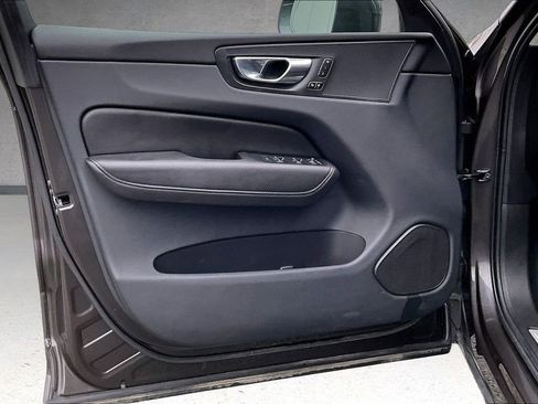 Used 2022 Volvo XC60 B5 Momentum w/ Climate Package image 20