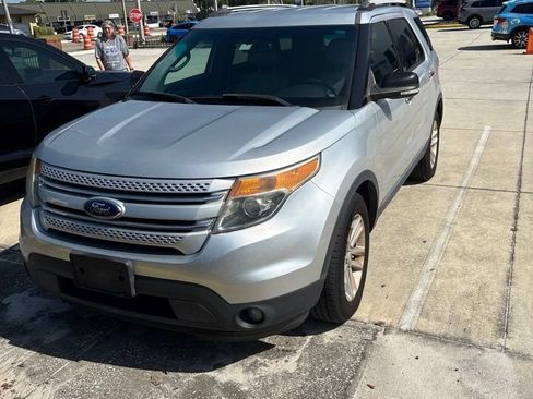 Used 2014 Ford Explorer XLT w/ Equipment Group 202A FWD image 3