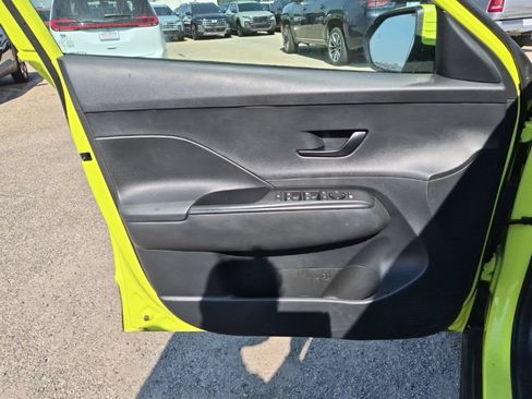 Used 2025 Hyundai Kona SEL FWD image 9