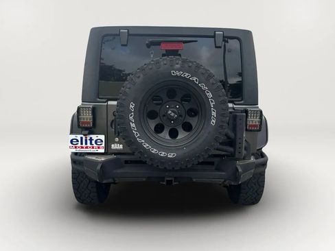 Used 2017 Jeep Wrangler Unlimited Rubicon w/ Connectivity Group image 4