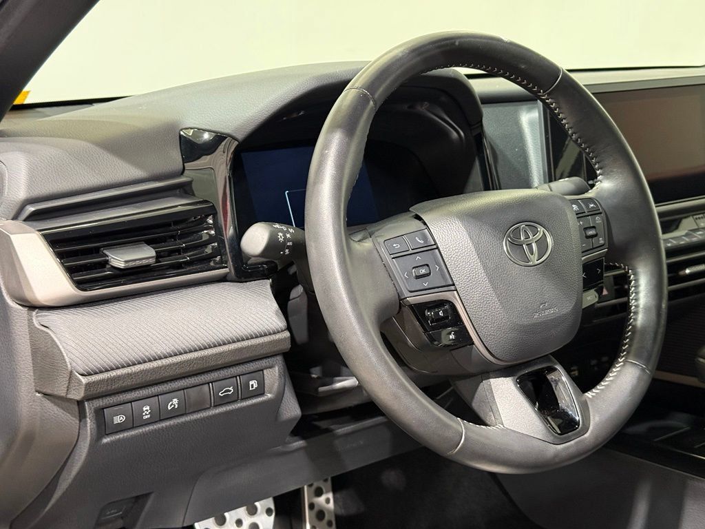 Used 2025 Toyota Camry SE w/ Convenience Package AWD/4WD image 16
