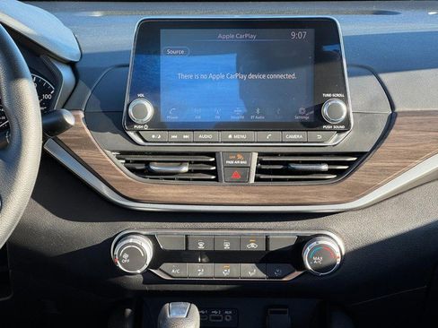 Used 2024 Nissan Altima 2.5 SV image 13