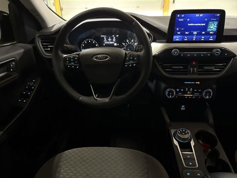 Used 2022 Ford Escape SE w/ SE Sport Appearance Package image 11