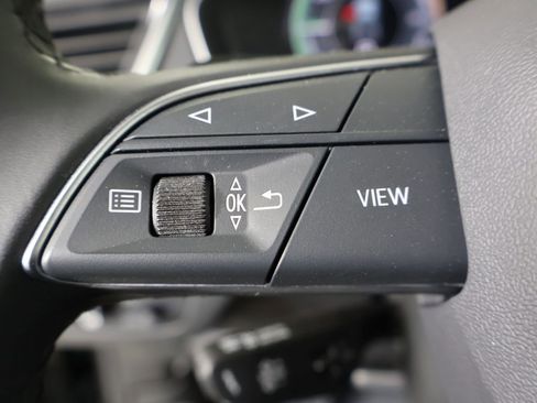 Used 2024 Audi Q5 e Premium w/ Convenience Package image 28