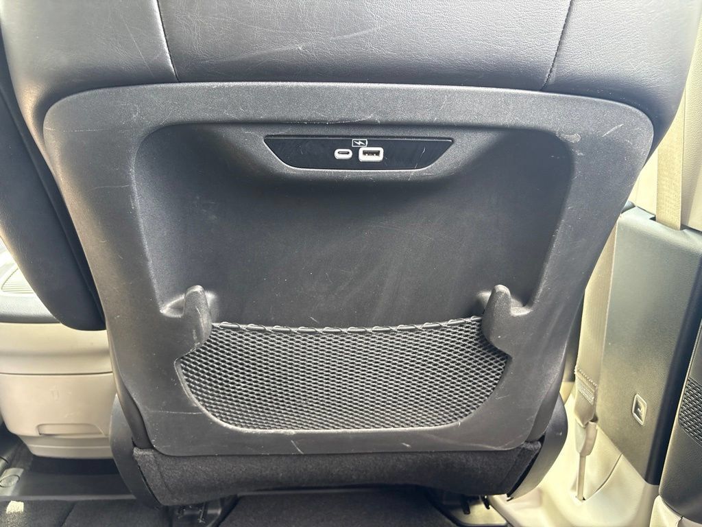 Used 2023 Chrysler Pacifica Limited FWD image 25