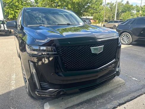Used 2021 Cadillac Escalade Sport w/ Driver Assist Tech Package AWD/4WD image 7