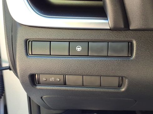 Used 2023 Nissan Rogue SV AWD/4WD image 19