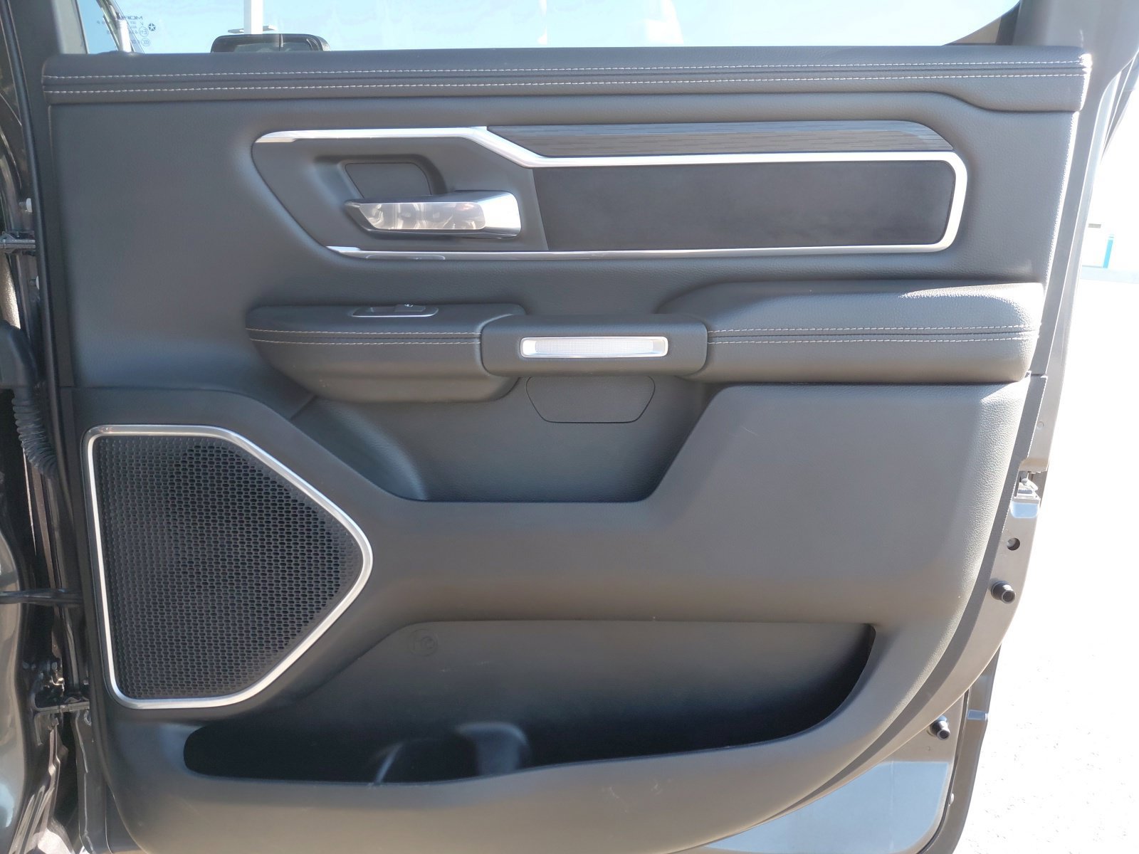 Used 2023 RAM 1500 Laramie AWD/4WD image 26