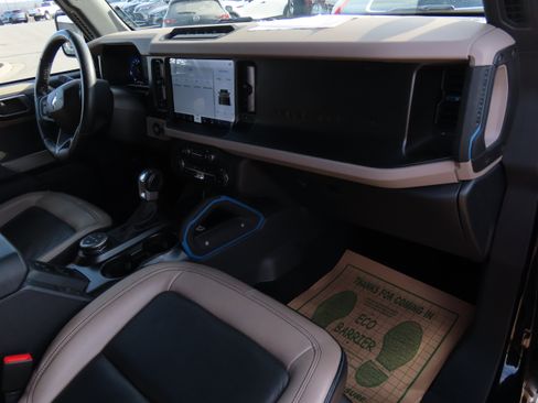 Used 2023 Ford Bronco Wildtrak image 12