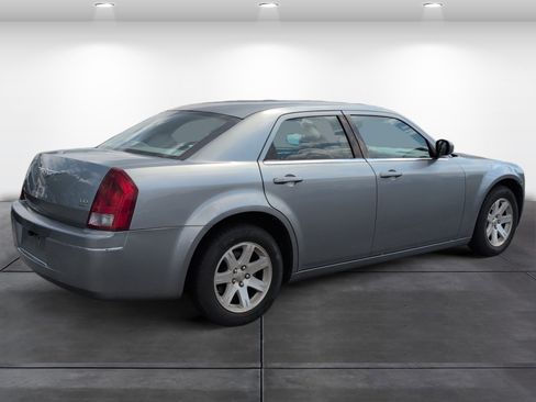 Used 2007 Chrysler 300 Touring w/ Comfort/Convenience Group RWD image 7