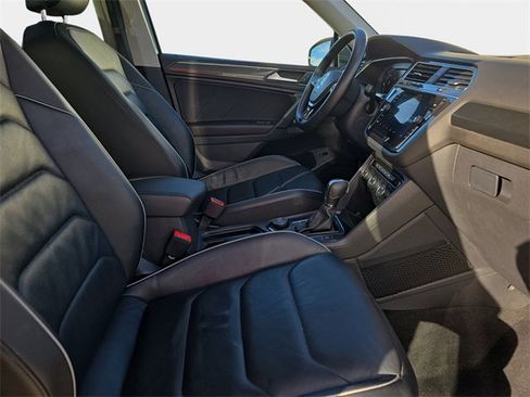 Used 2019 Volkswagen Tiguan SEL Premium image 12