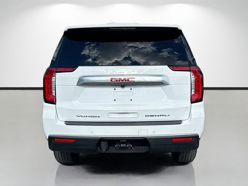 Used 2024 GMC Yukon XL Denali RWD image 4