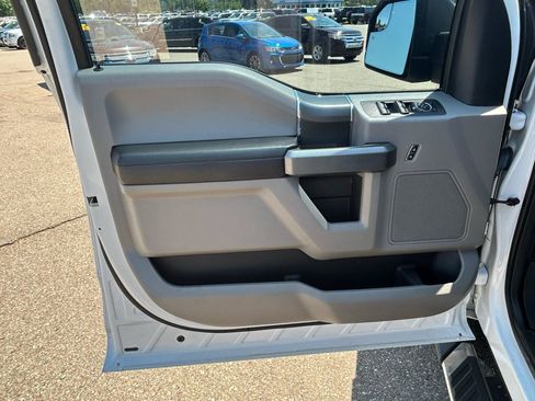 Used 2016 Ford F150 XLT w/ Equipment Group 302A Luxury AWD/4WD image 14