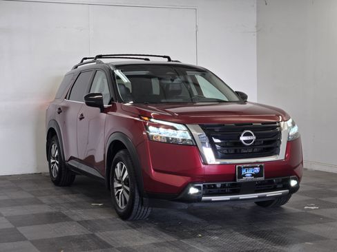 Used 2022 Nissan Pathfinder SL AWD/4WD image 2