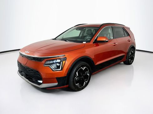 Used 2023 Kia Niro Wave w/ Wave Preserve Package FWD image 3