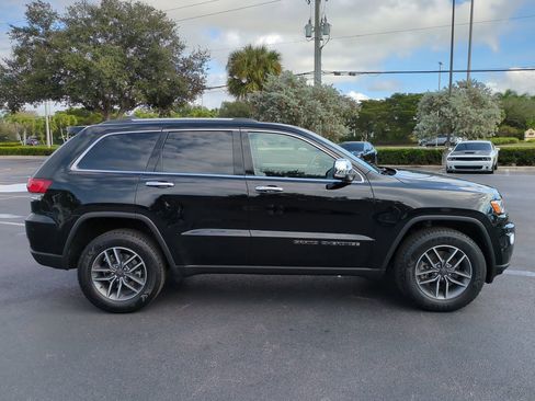 Used 2021 Jeep Grand Cherokee Limited image 3