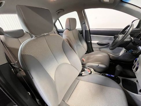 Used 2011 Hyundai Accent GLS image 9